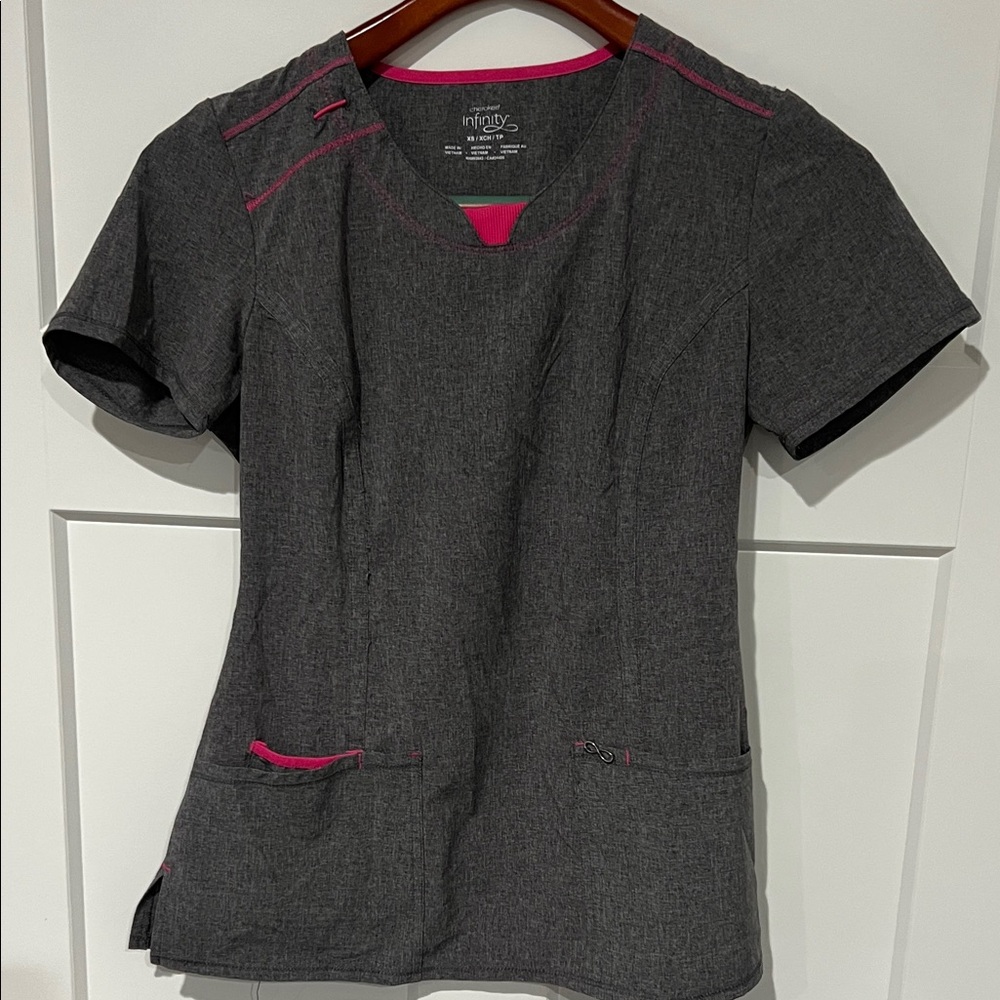 Cherokee INFINITY Charcoal scrub  Top with Pink Highlights Sz XS